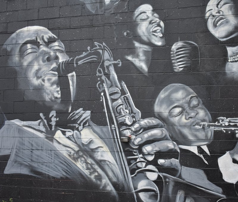 Malba jazzových muzikantov na stene